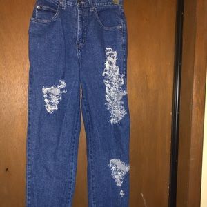 Distressed boyfriend jeans